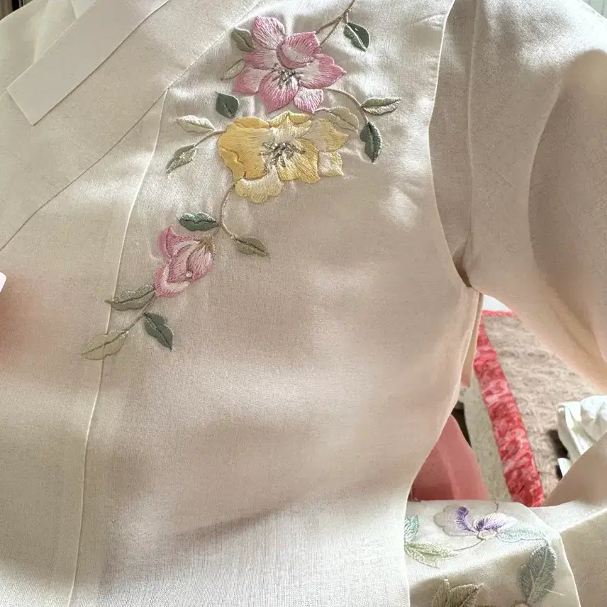 [BUNJANG] Traditional Korean Hanbok Full Set (55 Size) / 고급 여성 한복 풀세트(저고리,조끼,치마,속치마,가방) 55사이즈