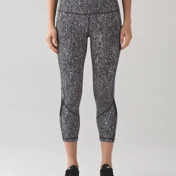 [BUNJANG] Lululemon Align High-Rise 8" Short with Pockets Noise Pattern Leggings Size 2 / 룰루레몬 노이즈 레깅스 사이즈 2