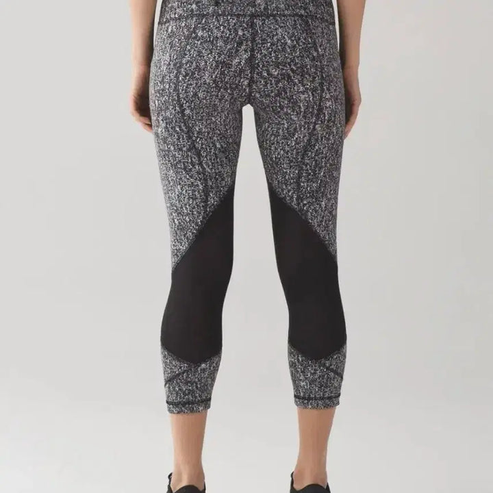 [BUNJANG] Lululemon Align High-Rise 8" Short with Pockets Noise Pattern Leggings Size 2 / 룰루레몬 노이즈 레깅스 사이즈 2