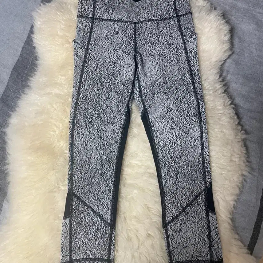[BUNJANG] Lululemon Align High-Rise 8" Short with Pockets Noise Pattern Leggings Size 2 / 룰루레몬 노이즈 레깅스 사이즈 2