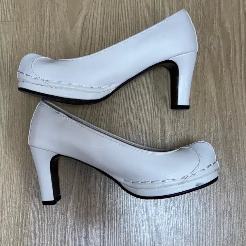 [SOLD OUT] 흰색 가죽 여성 한복구두 7cm 225사이즈 1회착용