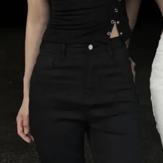 [BUNJANG] Asymmetrical Snap Button Slit Short Sleeve T-Shirt / 언발 오프 스냅 단추 슬릿 반팔 티셔츠