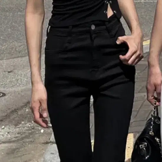 [BUNJANG] Asymmetrical Snap Button Slit Short Sleeve T-Shirt / 언발 오프 스냅 단추 슬릿 반팔 티셔츠