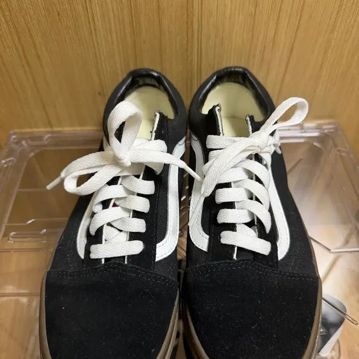 [BUNJANG] Vans Old Skool Black/Gum Sole Sneakers / 반스 올드스쿨 블랙/검 솔 240mm