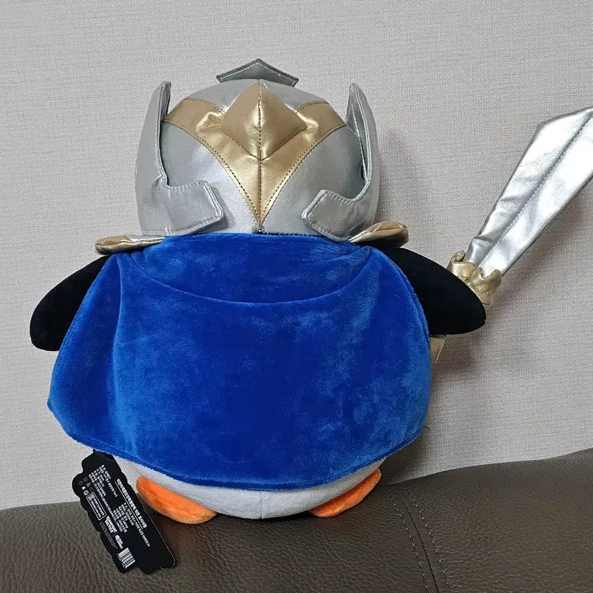 [BUNJANG] TFT Pengu Knight Champion Plush Doll / TFT 펭구, 기사단 챔피언 인형
