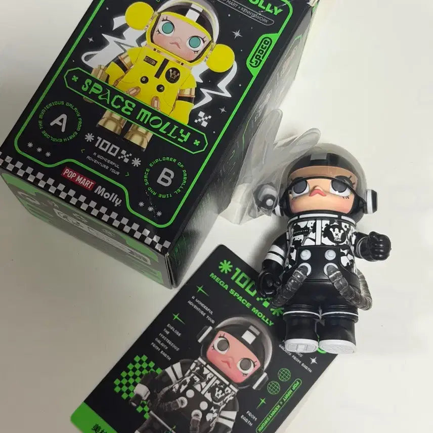 [BUNJANG] Popmart Mega Space Molly Panda Figure / 팝마트 메가 스페이스 몰리  판다 판매
