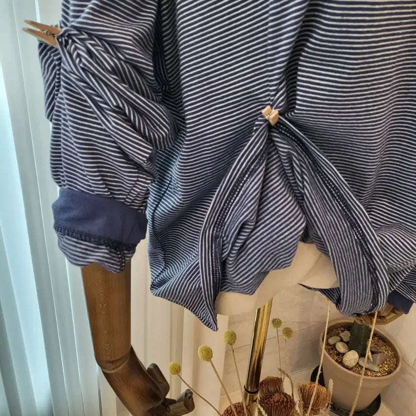 [BUNJANG] Loose Fit Striped Long Sleeve T-shirt / 스트라이프 긴팔 티셔츠 루즈핏