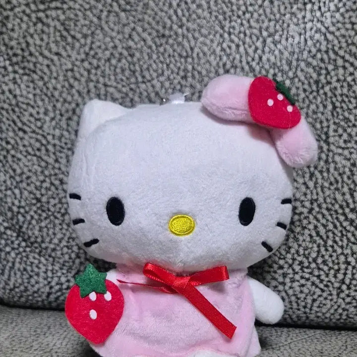 [BUNJANG] Hello Kitty Strawberry Doll Keyring / 헬로키티 딸기 인형키링