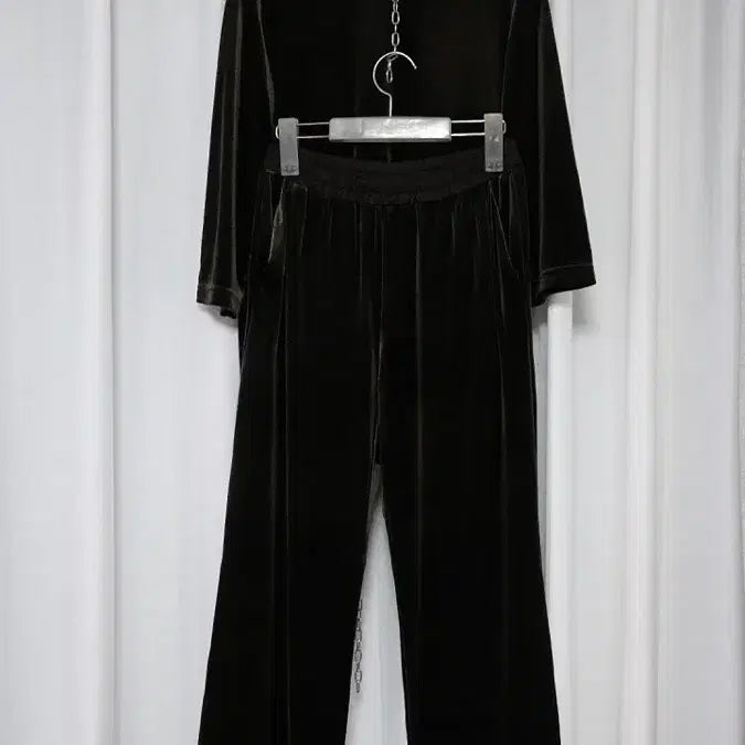 [BUNJANG] MIKVE Velvet Turtleneck Top and Wide Pants Set / MIKVE 미크베 벨벳 소재 터틀넥 상하의 세트 55