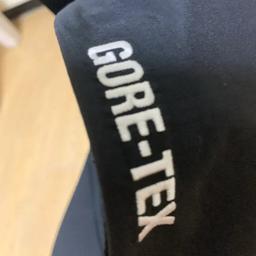 [BUNJANG] Supreme Gore-Tex Packable Long Bill Camp Cap Black 23SS / 슈프림 고어텍스 팩라이트 롱 빌 캠프캡 블랙 23ss 판매합니다