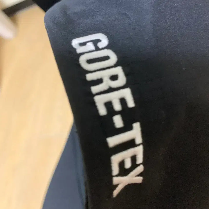 [BUNJANG] Supreme Gore-Tex Packable Long Bill Camp Cap Black 23SS / 슈프림 고어텍스 팩라이트 롱 빌 캠프캡 블랙 23ss 판매합니다