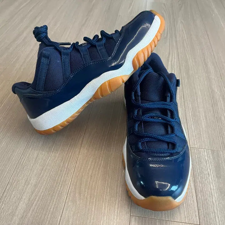 [BUNJANG] Nike Air Jordan 11 Low Navy Black 260 Shoes / 나이키 에어조던11 로우 네이비 검 260