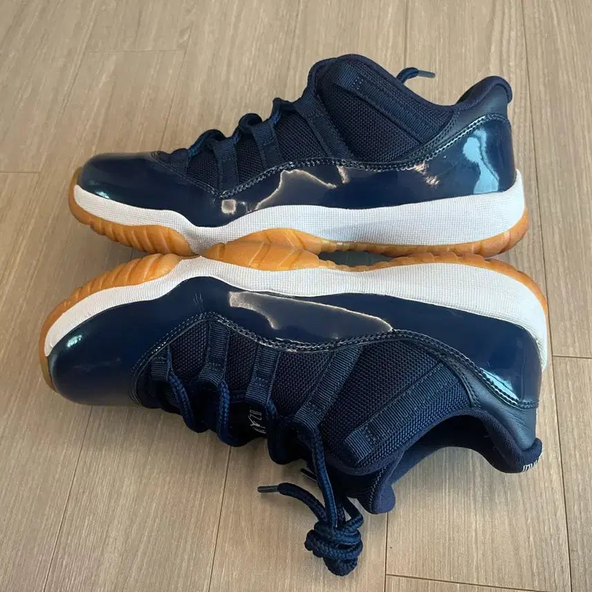 [BUNJANG] Nike Air Jordan 11 Low Navy Black 260 Shoes / 나이키 에어조던11 로우 네이비 검 260