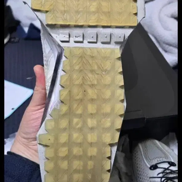 [BUNJANG] Nike x Matthew M. Williams Zoom 004 Stone Sneakers / 나이키 x 매튜 M 윌리엄스 줌 004 스톤 285