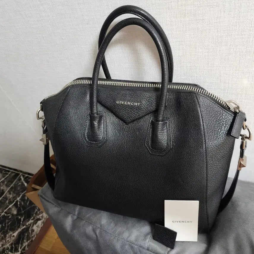 [BUNJANG] Givenchy Antigona Grain Leather Small Tote Bag Black / 지방시 안티고나 블랙 토트백 스몰(정품)