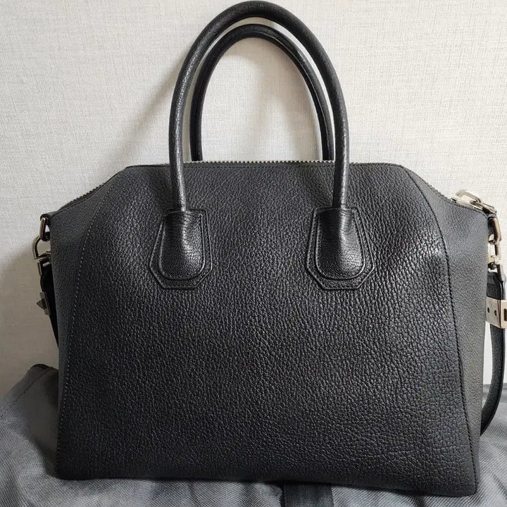 [BUNJANG] Givenchy Antigona Grain Leather Small Tote Bag Black / 지방시 안티고나 블랙 토트백 스몰(정품)
