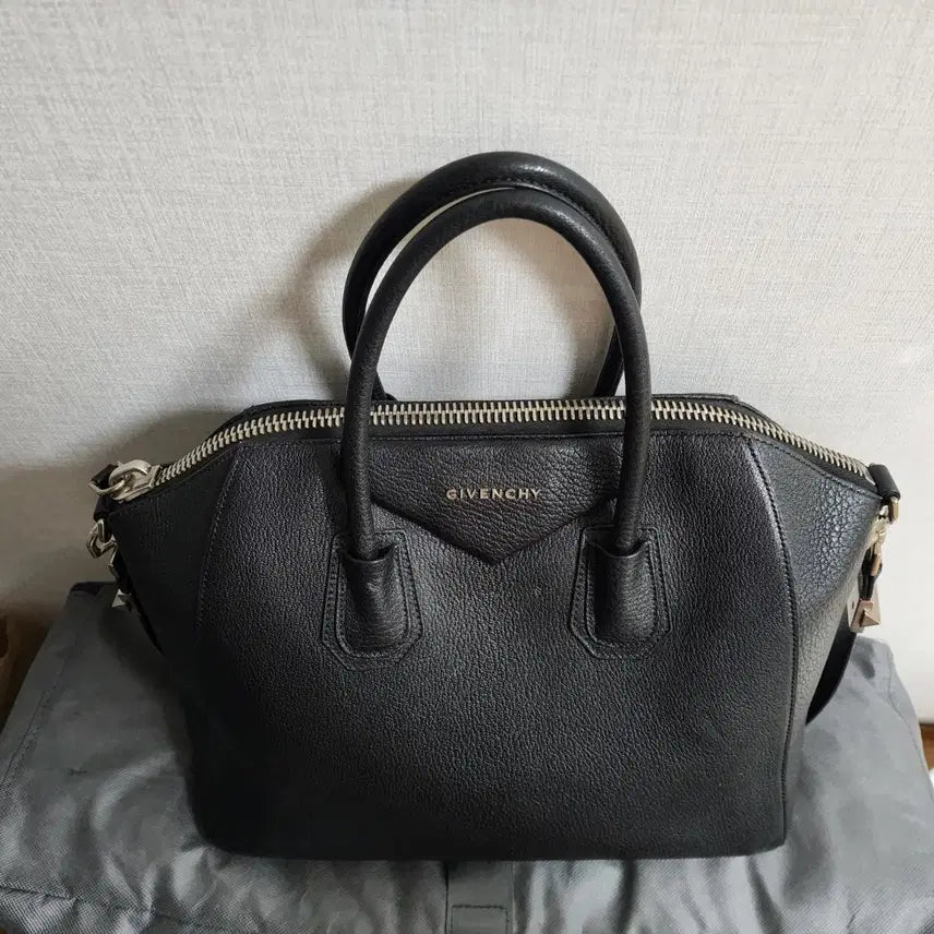 [BUNJANG] Givenchy Antigona Grain Leather Small Tote Bag Black / 지방시 안티고나 블랙 토트백 스몰(정품)