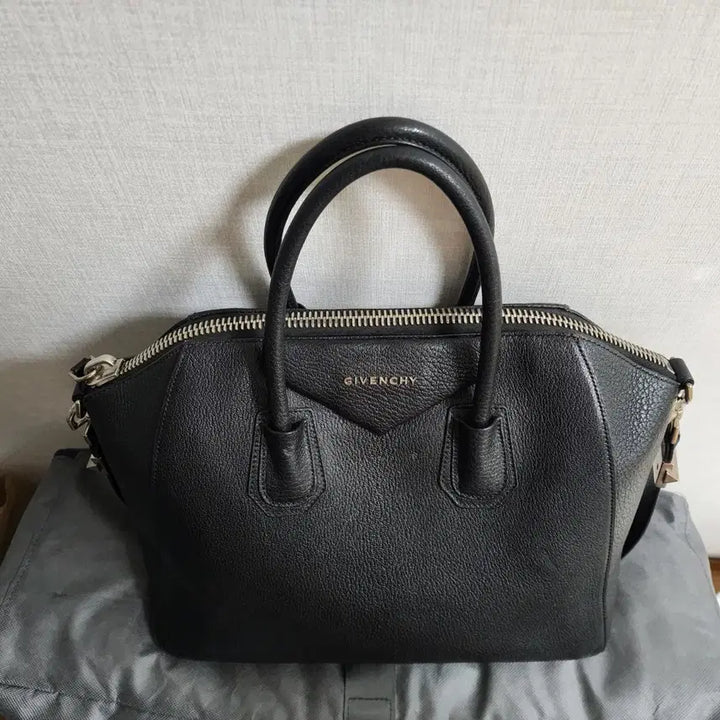 [BUNJANG] Givenchy Antigona Grain Leather Small Tote Bag Black / 지방시 안티고나 블랙 토트백 스몰(정품)