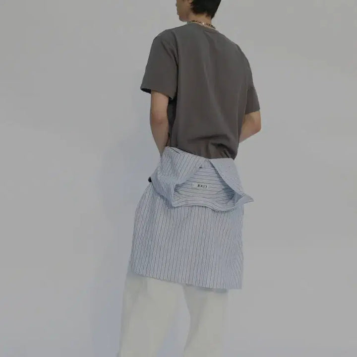 [SOLD OUT] 쿠어 데미지드 크롭 티셔츠 coor 팝니다