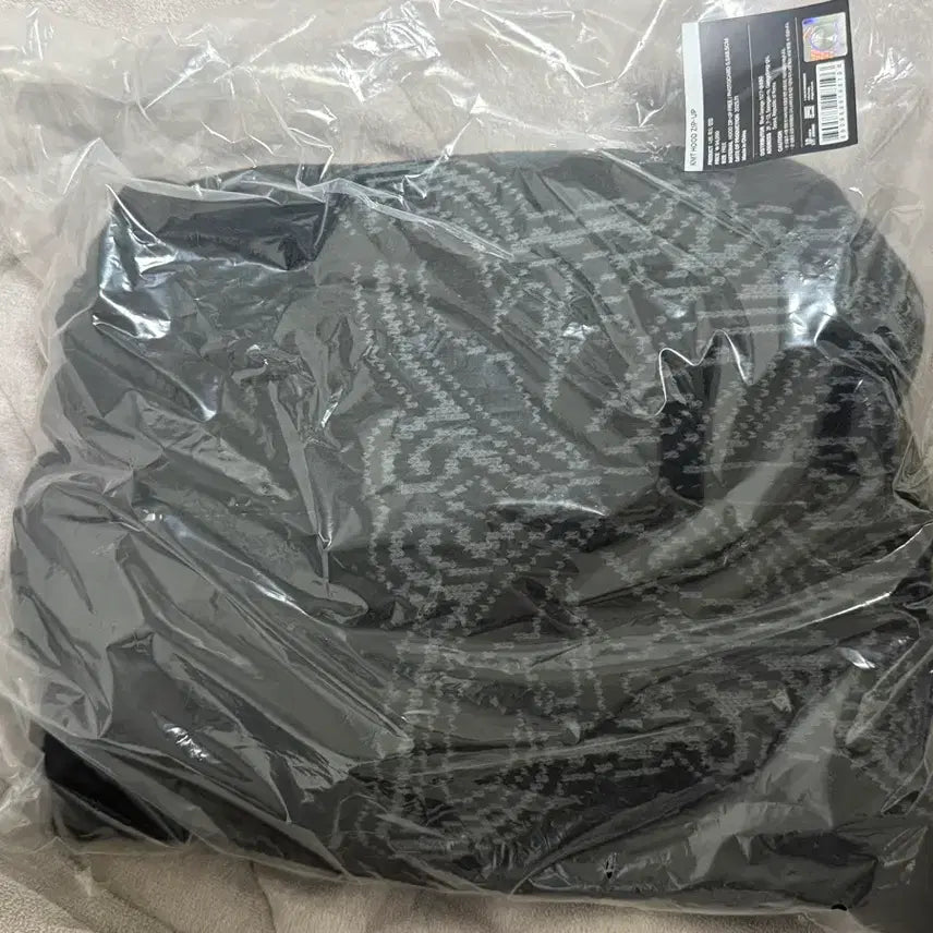 [SOLD OUT] 엑디즈 뷰마 니트후드집업 미개봉 포카 미포함