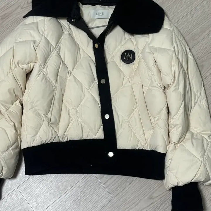 [BUNJANG] LINE Padded Jacket / 라인 LINE 패딩