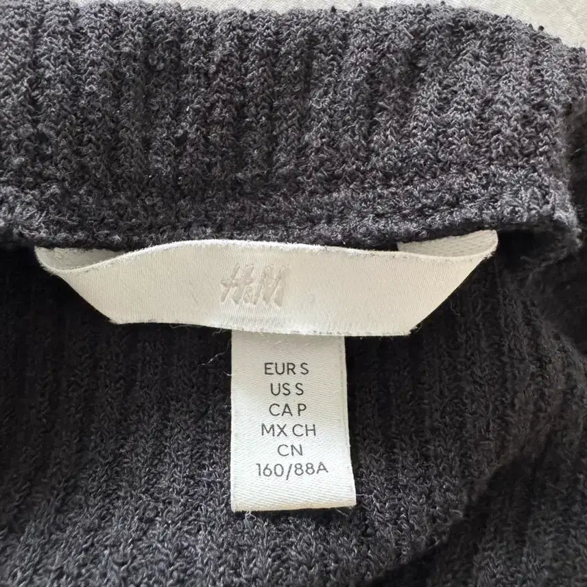 [BUNJANG] H&amp;M Off-Shoulder Ribbed Knit Top / H&amp;M 블랙 오프숄더 골지 반팔 니트 US S