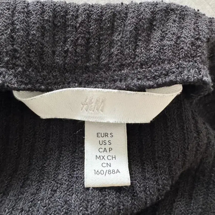 [BUNJANG] H&amp;M Off-Shoulder Ribbed Knit Top / H&amp;M 블랙 오프숄더 골지 반팔 니트 US S
