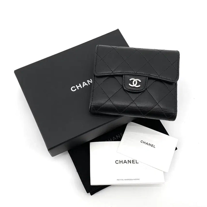 [SOLD OUT] 샤넬 클래식 램스킨 은장로고 반지갑