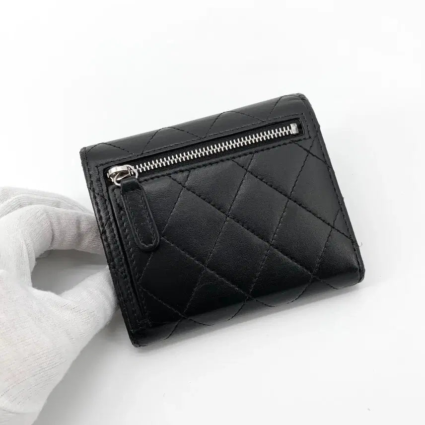 [SOLD OUT] 샤넬 클래식 램스킨 은장로고 반지갑