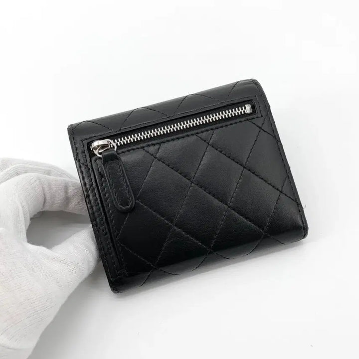[SOLD OUT] 샤넬 클래식 램스킨 은장로고 반지갑
