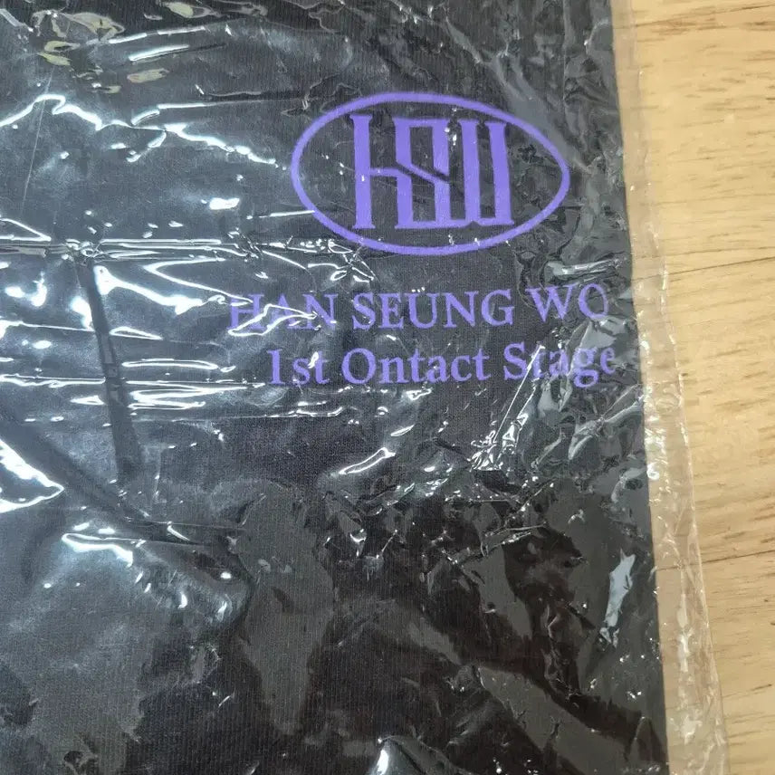 [BUNJANG] Han Seung Woo Ontact Stage Black T-shirt / (미개봉)한승우 1st Ontact Stage 블랙 티셔츠