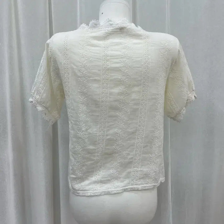 [BUNJANG] White Lace Blouse Punching Embroidery Shirt / 화이트 레이스 블라우스 펀칭 자수 셔츠