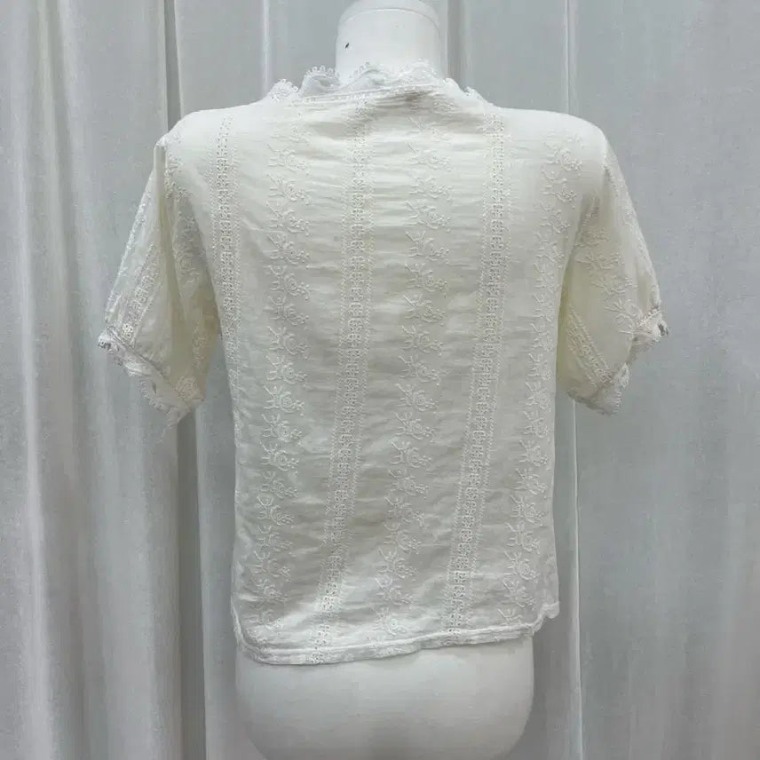 [BUNJANG] White Lace Blouse Punching Embroidery Shirt / 화이트 레이스 블라우스 펀칭 자수 셔츠