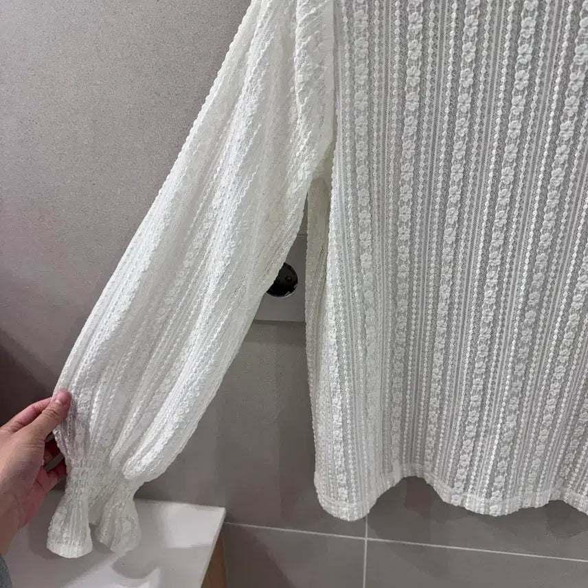[BUNJANG] GU Jiyu Lace Blouse / GU 지유 레이스블라우스