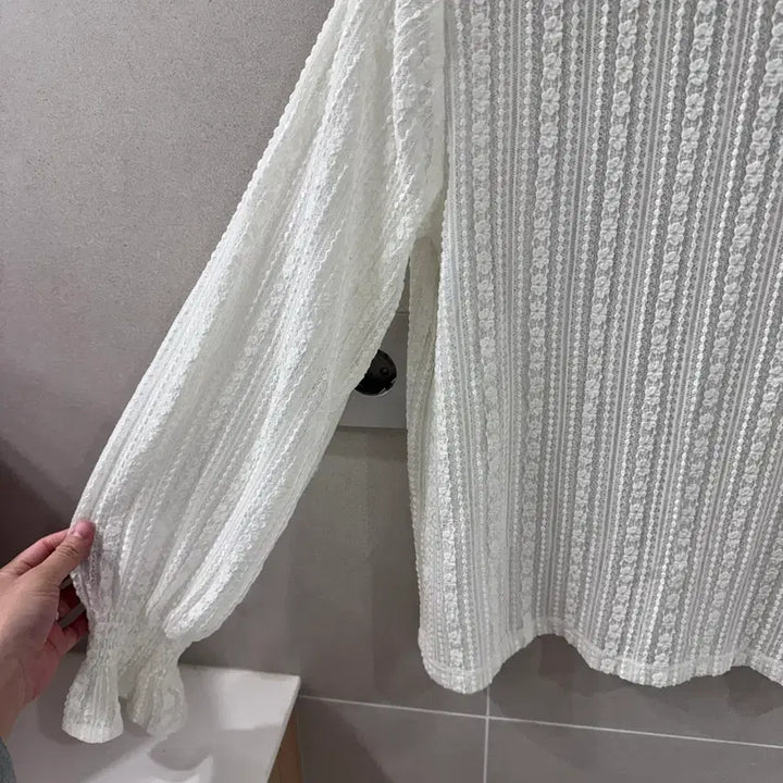 [BUNJANG] GU Jiyu Lace Blouse / GU 지유 레이스블라우스