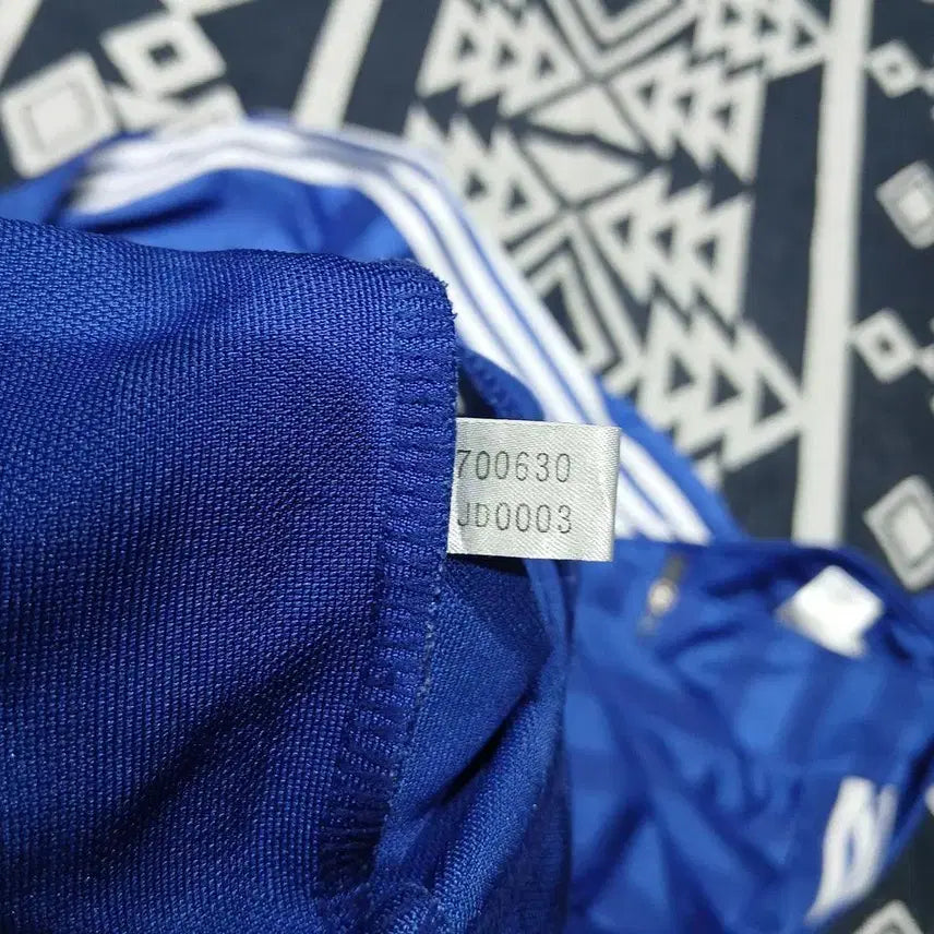 [BUNJANG] Adidas 00s Blue White Striped Pattern Raglan Shirt / 나이키 화이트 네이비 네온오렌지 배색 스우시 로고 라이닝 레글런 루즈핏
