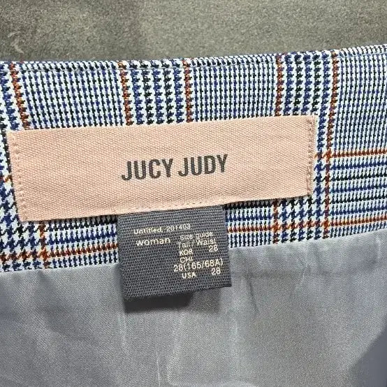 [BUNJANG] JUCY JUDY Checkered Asymmetrical Skirt / JUCY JUDY쥬시쥬디, 체크 패턴 언발란스 훌스커트 28