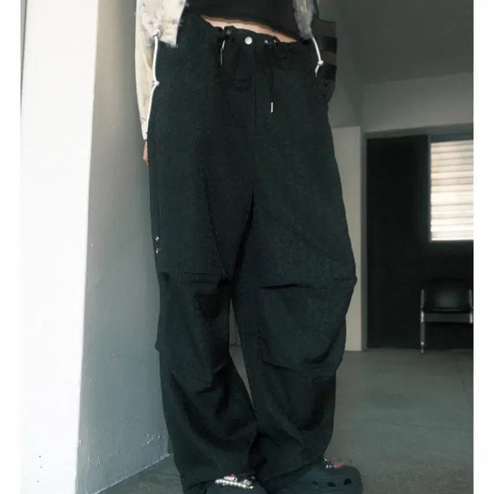 [BUNJANG] Siwol 107 Flower Parachute Pants - Black / 시월107 플라워 파라슈트 팬츠 블랙