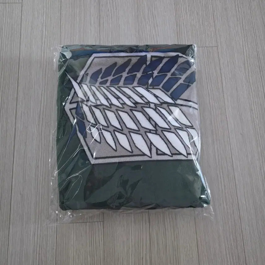 [BUNJANG] Frank Burger Attack on Titan Cape Blanket / 미개봉) 프랭크버거 진격의 거인 망토 담요