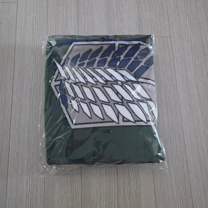 [BUNJANG] Frank Burger Attack on Titan Cape Blanket / 미개봉) 프랭크버거 진격의 거인 망토 담요