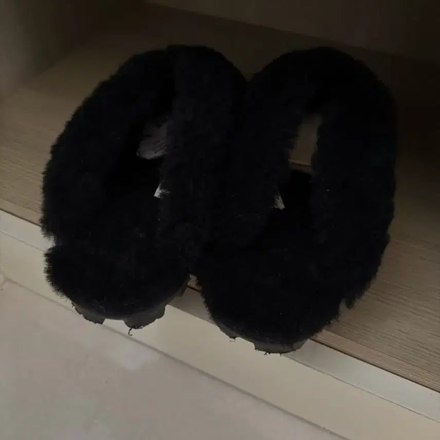 [BUNJANG] UGG Black Fur Slippers UK 6 / UGG 어그 블랙 털 슬리퍼 250사이즈 UK6사이즈