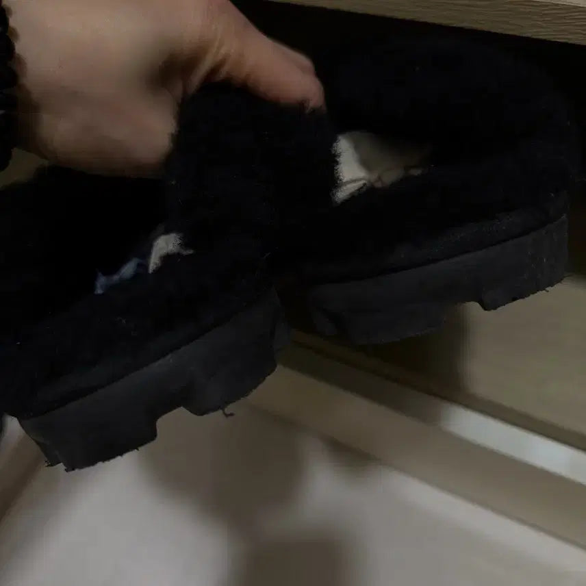 [BUNJANG] UGG Black Fur Slippers UK 6 / UGG 어그 블랙 털 슬리퍼 250사이즈 UK6사이즈