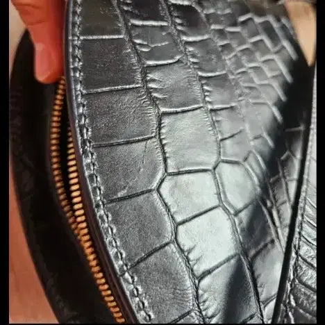 [BUNJANG] A.P.C. Black Crocodile Embossed Leather Crossbody Bag / A.P.C 아페쎄 블랙 크로커 가방