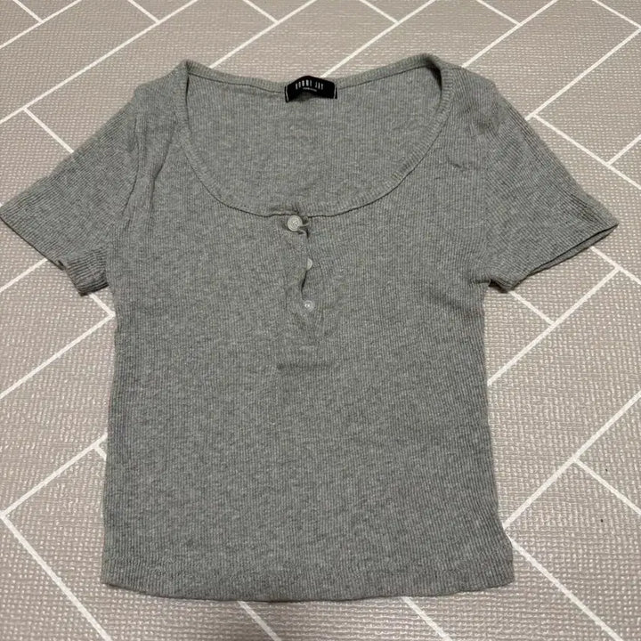 [BUNJANG] Assorted Clothing Items / 티셔츠/셔츠/바지/의류