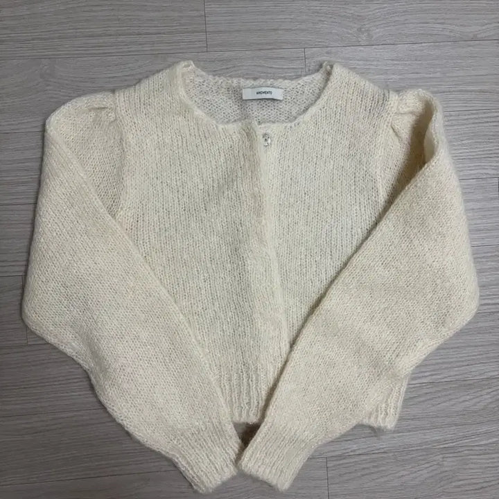 [BUNJANG] AMOMENTO New Grandma Cardigan Ivory / 아모멘토 뉴 그랜마 가디건 아이보리