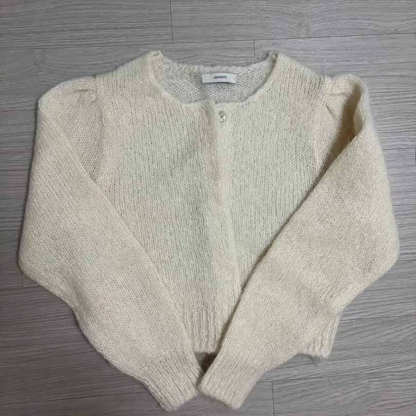 [BUNJANG] AMOMENTO New Grandma Cardigan Ivory / 아모멘토 뉴 그랜마 가디건 아이보리