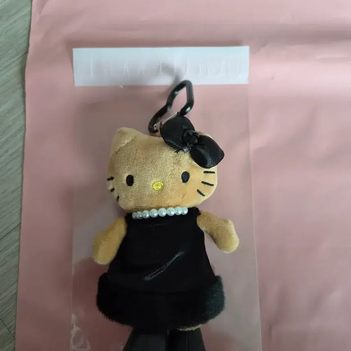 [BUNJANG] Hello Kitty Black Dress Doll Keychain / 헬로키티 검정 드레스 인형 키링