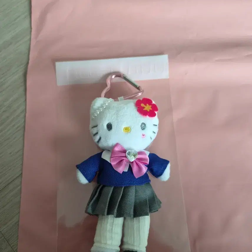 [BUNJANG] Hello Kitty School Look Doll Keychain / 헬로키티 인형 키링 (스쿨룩)