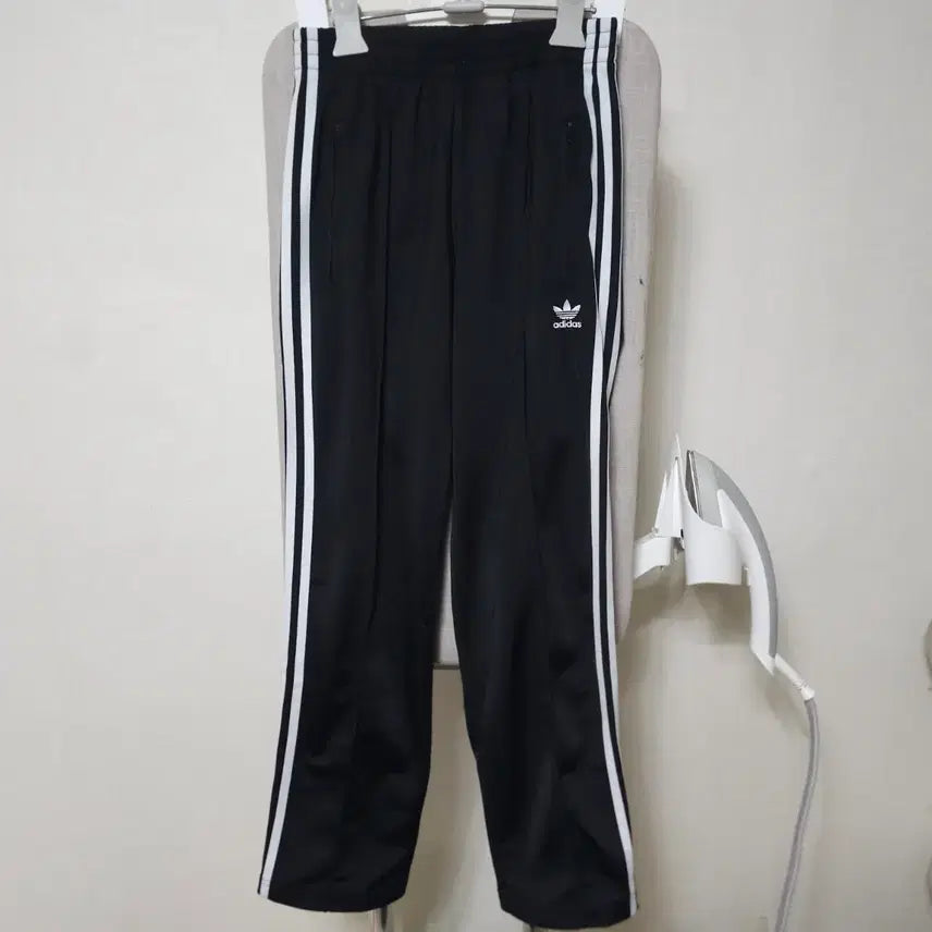 [BUNJANG] Adidas Three-Stripe Training Pants (Black) - Women&