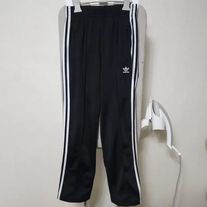 [BUNJANG] Adidas Three-Stripe Training Pants (Black) - Women&